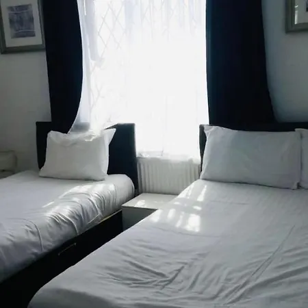 Vinery Four-bedroom House * Leeds (West Yorkshire)