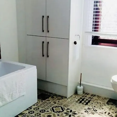 Vinery Four-bedroom House *